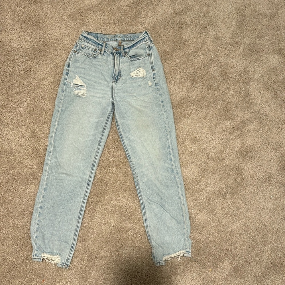 American Eagle light wash distressed 90’s boyfriend denim